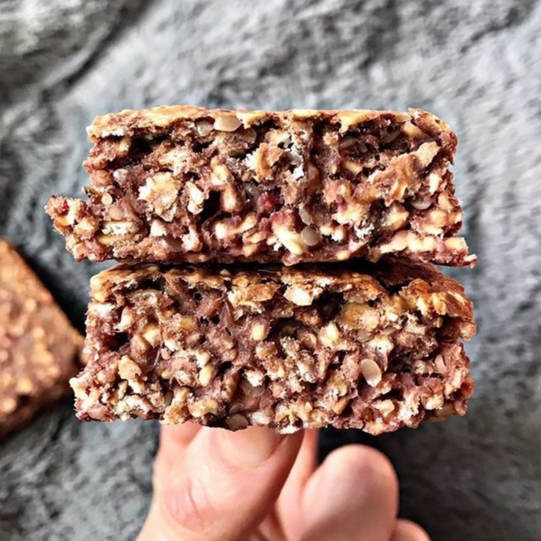 Need breakfast on the go? Try these AMAZING Protein Strawberry Oat Bars 🍓

Ingredients: 
🍓Strawberries
🍓Oats
🍓Strawberry Protein Blend
🍓Agave / Maple Syrup
🍓Hemp Seeds (or Chia Seeds)
🍓Melted Coconut Oil

Go to our website now for the full recipe 📲

#proteinbar #oatbars