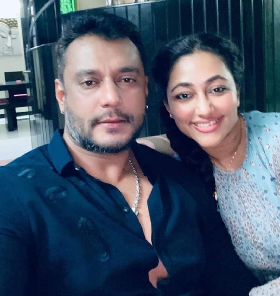 dassa052865071's tweet photo. #Exclusive_Pic 💖🥰

❤️ ಅಣ್ಣ 😍 ಅತ್ತಿಗೆ ❤️

#DBoss #Darshan #RVMN 
#ಕ್ರಾಂತಿ #KrantiBegins #Kranti 

@dasadarshan @vijayaananth2 https://t.co/RtOlfUnm1t