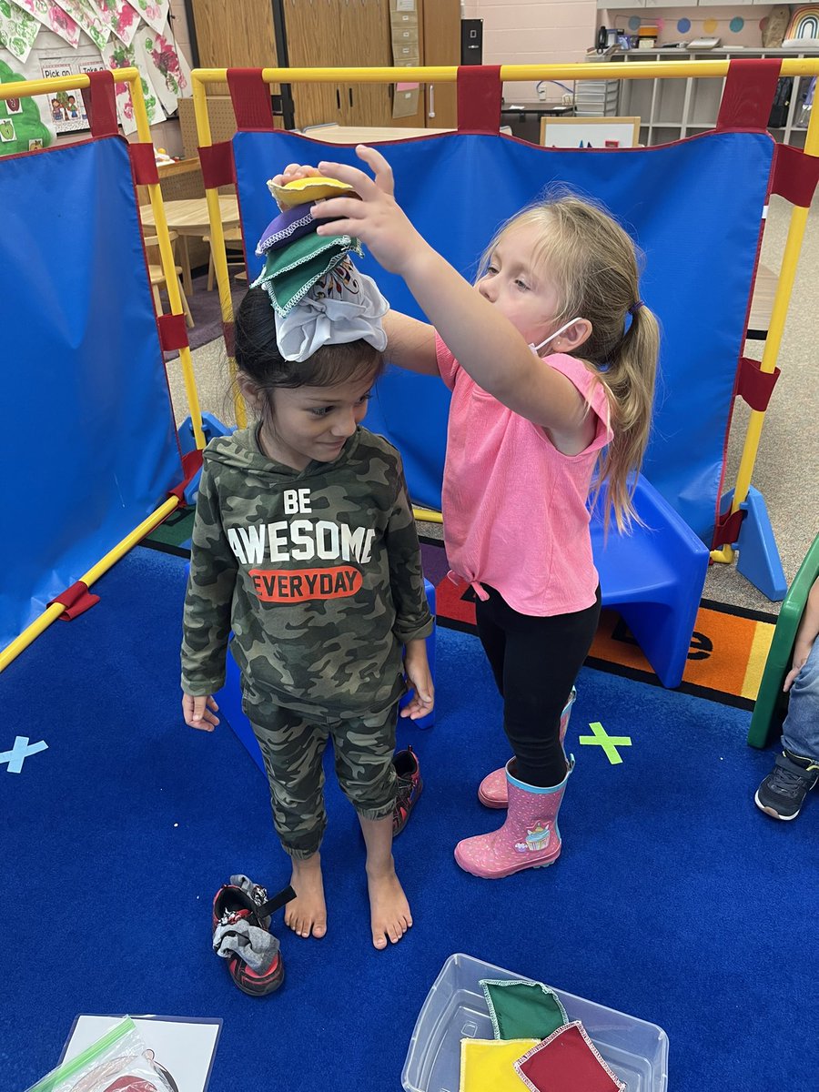 HGreen2020's tweet photo. How many apples up on top? Students learn number recognition and quantity through play! #Apples #preschool #R7PROUD @LSR7 https://t.co/QAIk7mZ5US