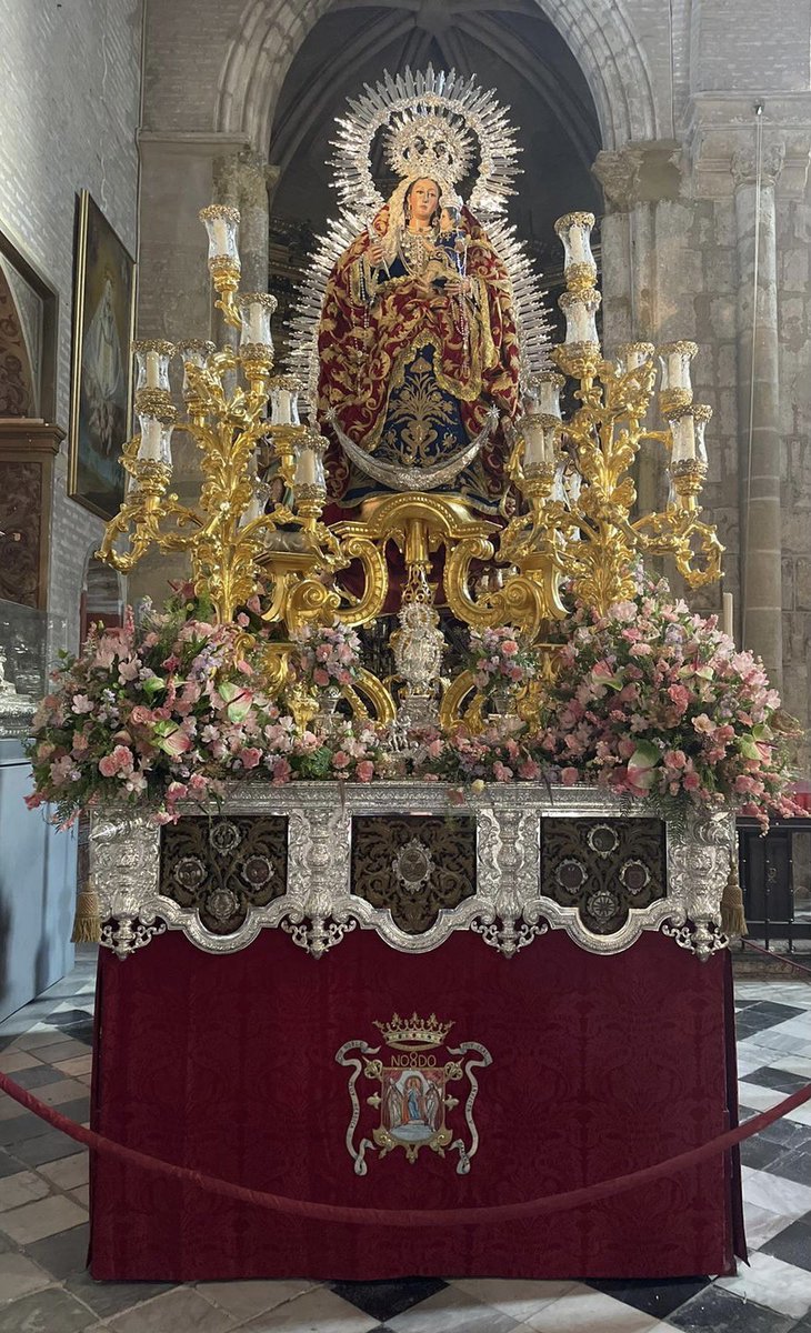 MdDiosRosario's tweet photo. Madre De Dios del Rosario preparada para su Salida Procesional. Exorno floral que lucirá este año. La Parroquia permanecerá abierta hasta las 13:00. A las 12 concierto a cargo de la Banda del Maestro Tejera. https://t.co/M7K3gf5vWD