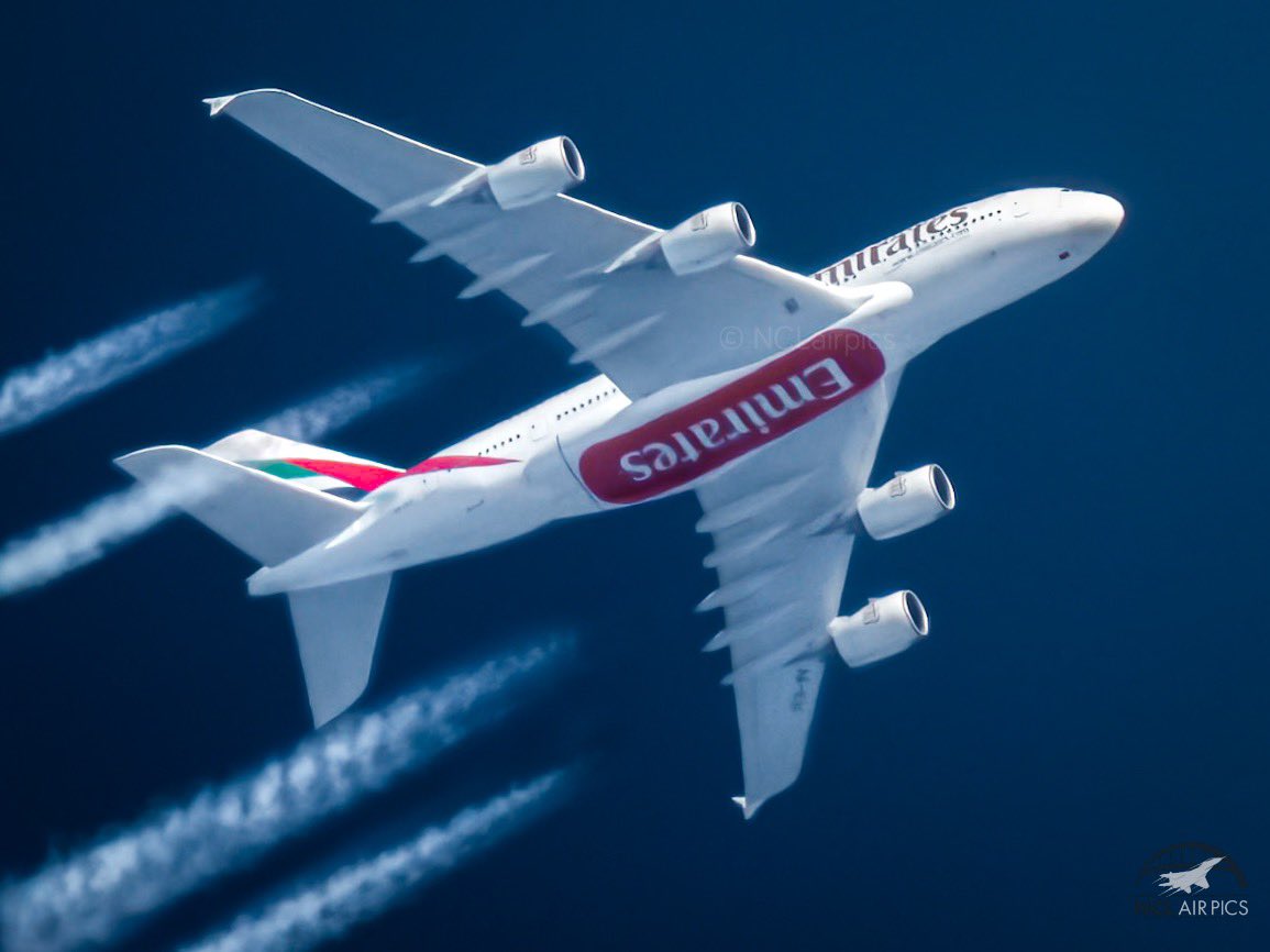 🇦🇪 @emirates @Airbus A380 A6-EUI “UAE216” 8 miles North East at FL390 & 595mph. #Aviation #Contrails #AVGeek #Emirates @air_intel