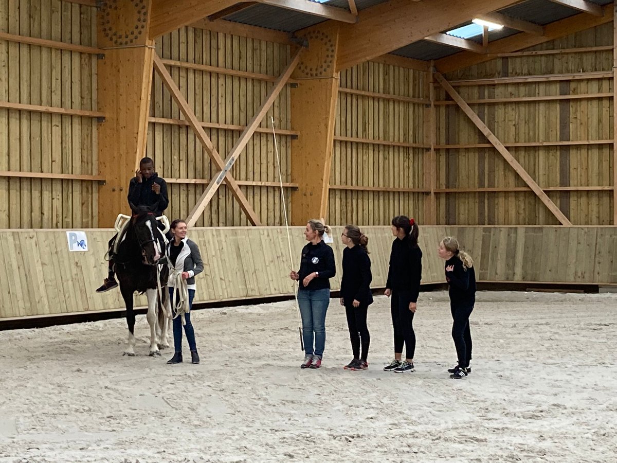FondationAF's tweet photo. L'association «Le Pied à l’Etrier », partenaire de la Fondation Air France, a inauguré le 1er centre d’équitation adaptée et d’équithérapie de la région Ile-de-France dans la ville de Fosses, Val-d’Oise. 
#FONDATIONAF https://t.co/QHdkUgTPzP