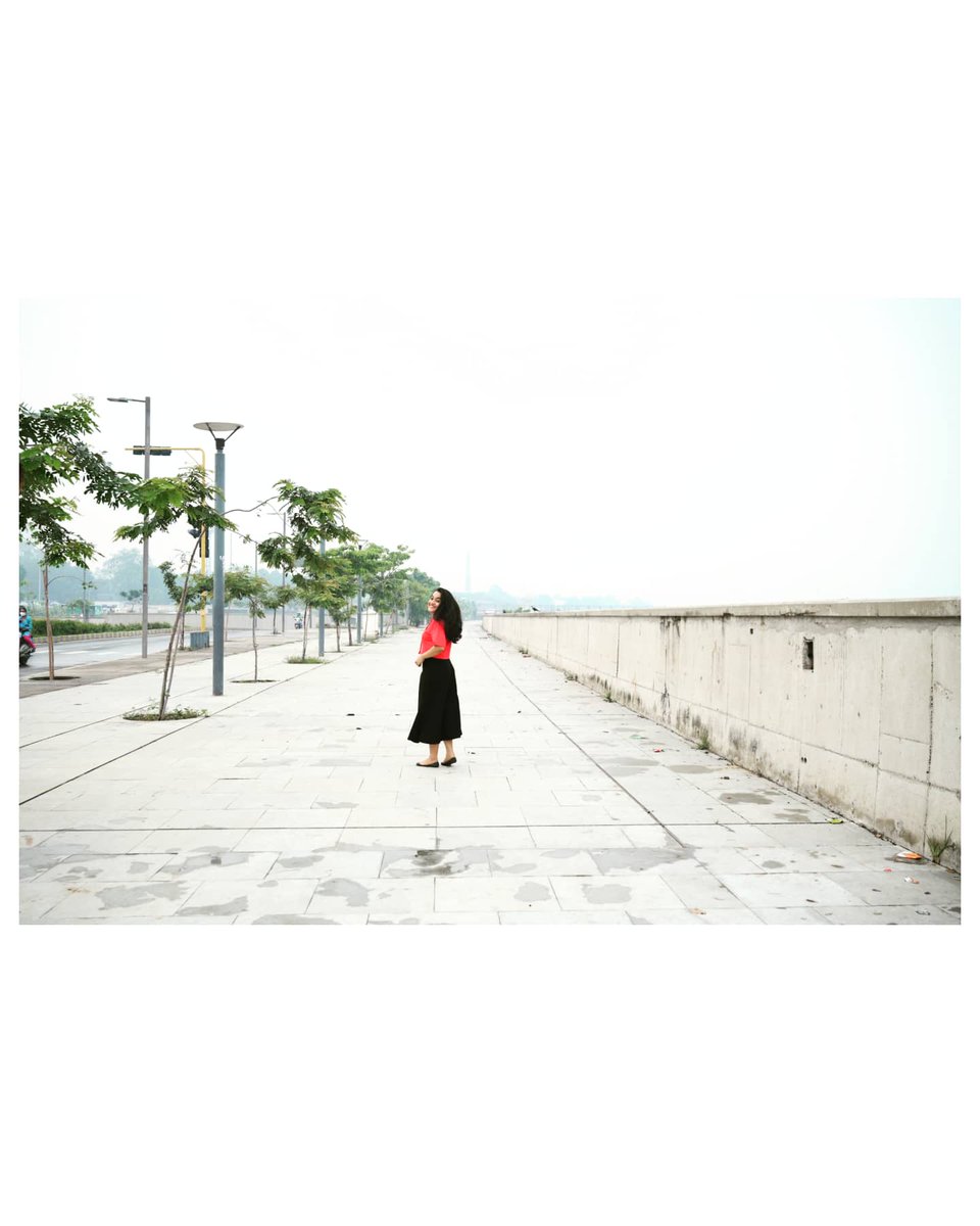 BaxiNatasha's tweet photo. Heyy fellas, look I caught the bright daylight 😎 😊
📸 @vairagi340
#happyface 
#beightdays 
#sunlit 
#riverfront 
#alwaysandforever 
#loveforred
#leoshinesbright https://t.co/wf6yWLvmPk