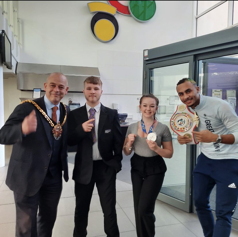 FayeBlount_'s tweet photo. absolute great experience last week at school when @BenGWhittaker came in! such a lovely person and made me realise that everyone goes through the same thing in this sport🥊 best of luck in the future👑#silvermedalist #Olympics #olympics2021 #Olympian #boxer #boxing  #WorldChamp https://t.co/TiGNSXjhno