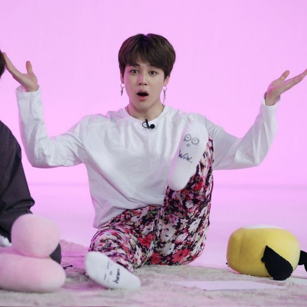 doublebunny_koo's tweet photo. Park Jimin's videos that every ARMY is emotionally attached to – a devastating thread https://t.co/1VmI713W7J