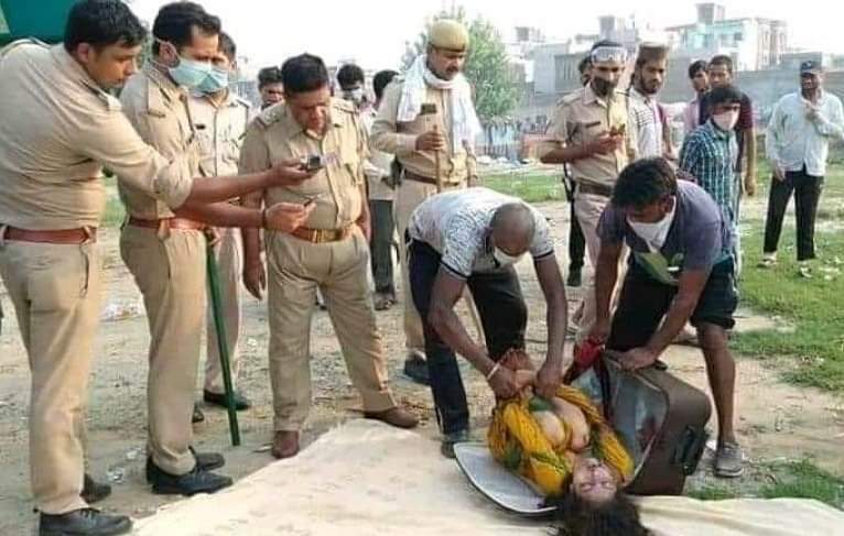 हम 'कन्यादान' में 'सूटकेस' देते है,
और वो 'सूटकेस' में 'कन्या'...💔