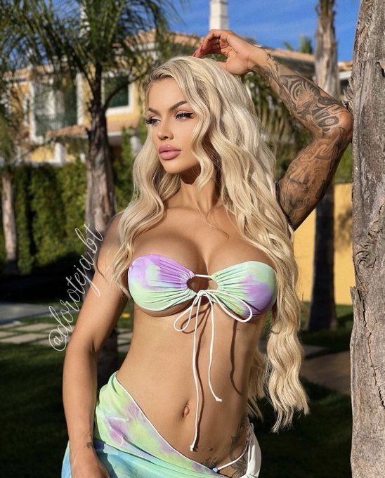 Hiring: A New Pool Boy Pay: Ball Punches &amp; Humiliation https://t.co/dDUQFpbdJ2