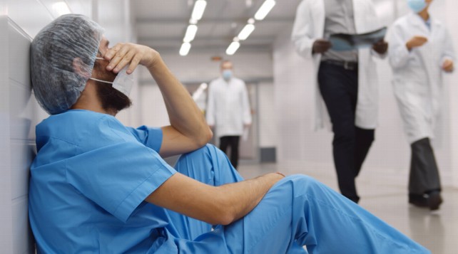 AnP0908's tweet photo. ¿Quieres que tu salud esté en manos de un profesional cansado y quemado? 

--> Necesitas Ley de ratios y que nos restablezcan la jornada de 35h que nos permita recuperación.

#EnfermeríaDigna #EnfermeríaUnida https://t.co/BJhIu4RIbg