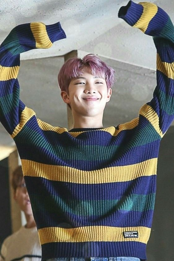alicatcrumbcake's tweet photo. now that it's fall and getting colder, that means it's sweater paws season!
bts with sweater paws - a thread
@BTS_twt #bts #sweaterpaws https://t.co/kaCCGqcHYN