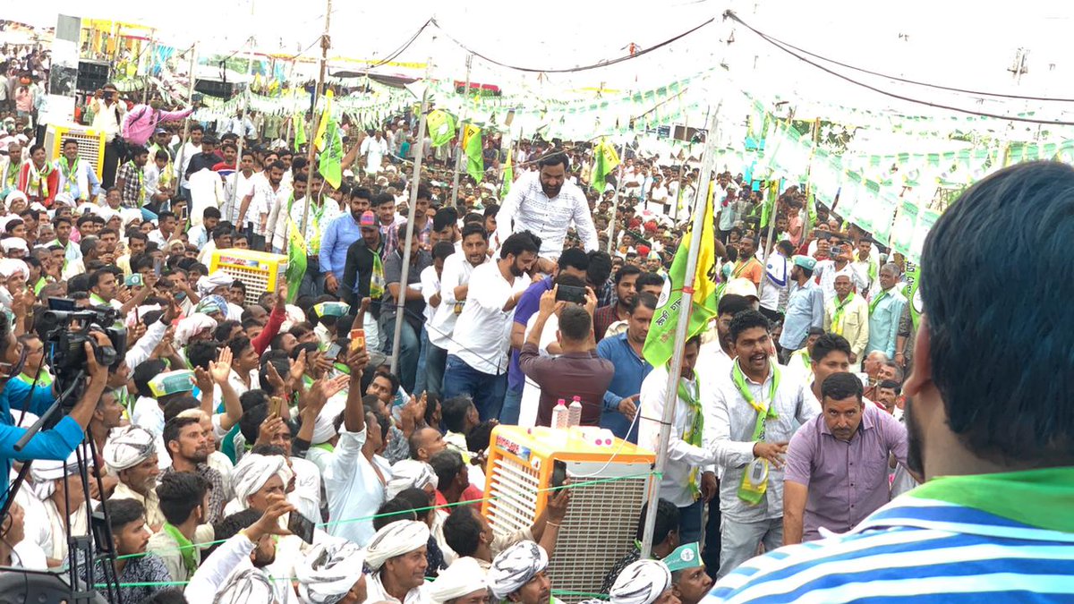RLPINDIAorg's tweet photo. वल्लभनगर में विधानसभा के उपचुनाव में @RLPINDIAorg के उम्मीदवार
श्री उदयलाल जी डांगी के समर्थन में आयोजित किसान स्वाभिमान सभा मे पार्टी संयोजक श्री @hanumanbeniwal का आगमन,विशाल सन सैलाब ने किया सांसद का स्वागत ! https://t.co/mam0Xwr4OO