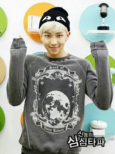 alicatcrumbcake's tweet photo. now that it's fall and getting colder, that means it's sweater paws season!
bts with sweater paws - a thread
@BTS_twt #bts #sweaterpaws https://t.co/kaCCGqcHYN