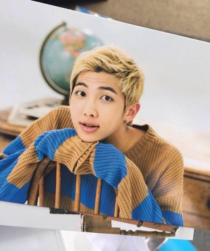 alicatcrumbcake's tweet photo. now that it's fall and getting colder, that means it's sweater paws season!
bts with sweater paws - a thread
@BTS_twt #bts #sweaterpaws https://t.co/kaCCGqcHYN