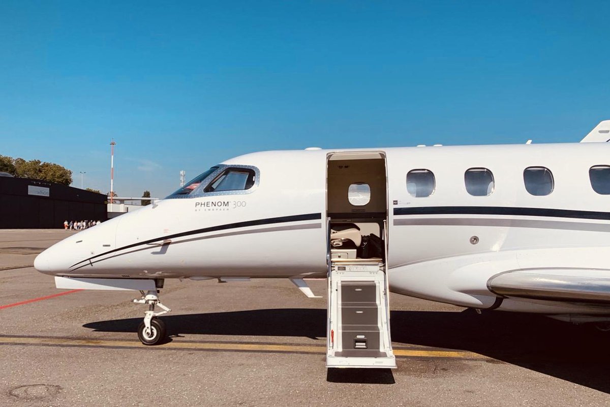 flight882's tweet photo. Flying private. There are only a few steps involved and we take care of them.

#business #luxury #avgeeks #bizav #flight #travel #charter #london #lisbon https://t.co/5784Mb2zWe
