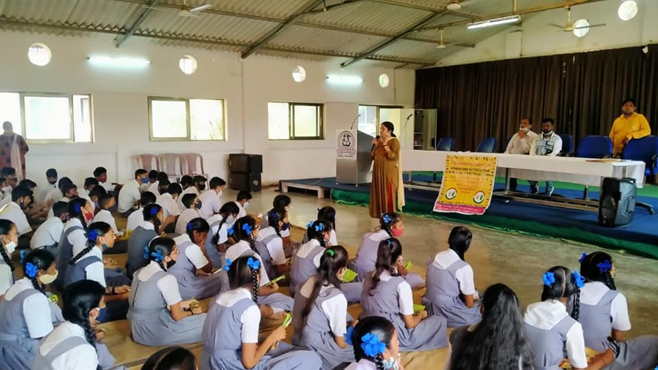CPSDNHDD's tweet image. On the occasion of International Girl Child day the  District Child Protection Unit, Daman has organized awareness program on child related acts and issues at Sarvajanik school, Nani Daman. @poojajain1344 @Jatin_bti