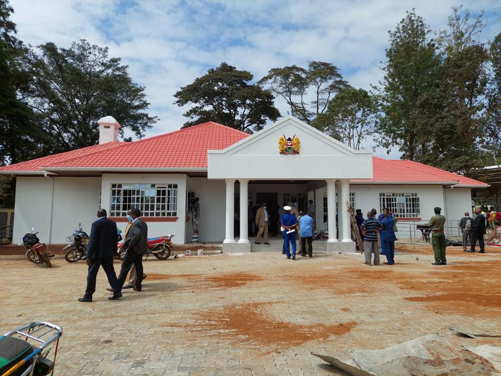 Karanjakibicho's tweet photo. The County Commissioner’s residence in Kirinyaga County is now complete. It’ll be part of the State Lodge in Kerugoya Town. We've also delivered Phase I of the Kirinyaga Central Sub-county Police Station ahead of Mashujaa Day celebrations next week. https://t.co/2xlZv06eXl