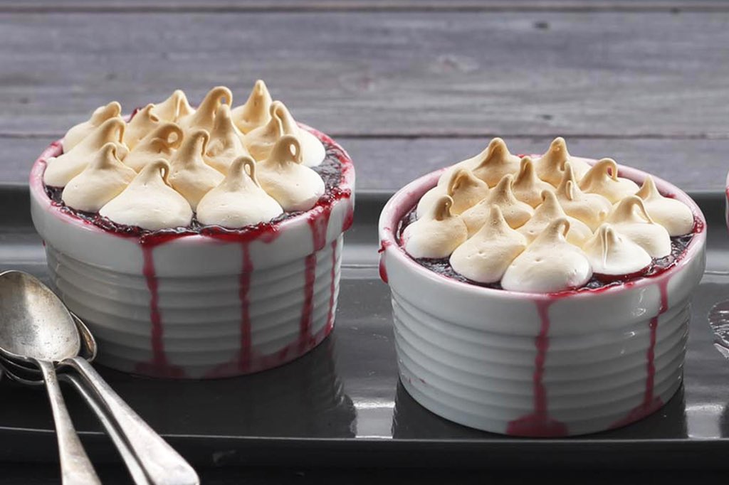ChefsPass's tweet photo. Raspberry queen of puddings a total classic pud and perfect this time of year #puddings #hotpudding #classicrecipe #classicfood #comfortfood #greatdessert #queenofpuddings #autumnfood #winterwarmer https://t.co/vjZhR3pU6b