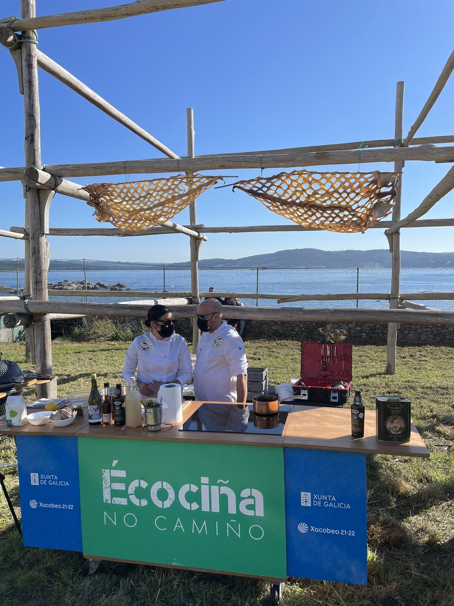 ¡¡Buenos días y feliz día del Pilar!!Arrancamos este #ecociña #ecociñanocamiño en un marco inmejorable: el secadero de congrios Os Cascóns en Muxía <a href="/MuxiaNatural/">Muxia Turismo Natural</a> 
@SomosCMAT <a href="/da_museo/">Museo Costa da Morte</a> <a href="/somosohmyword/">Oh My Word!</a> <a href="/Magdalenaschoco/">Yolanda</a> <a href="/slowcompostela/">Slow Food Compostela 🐌</a>