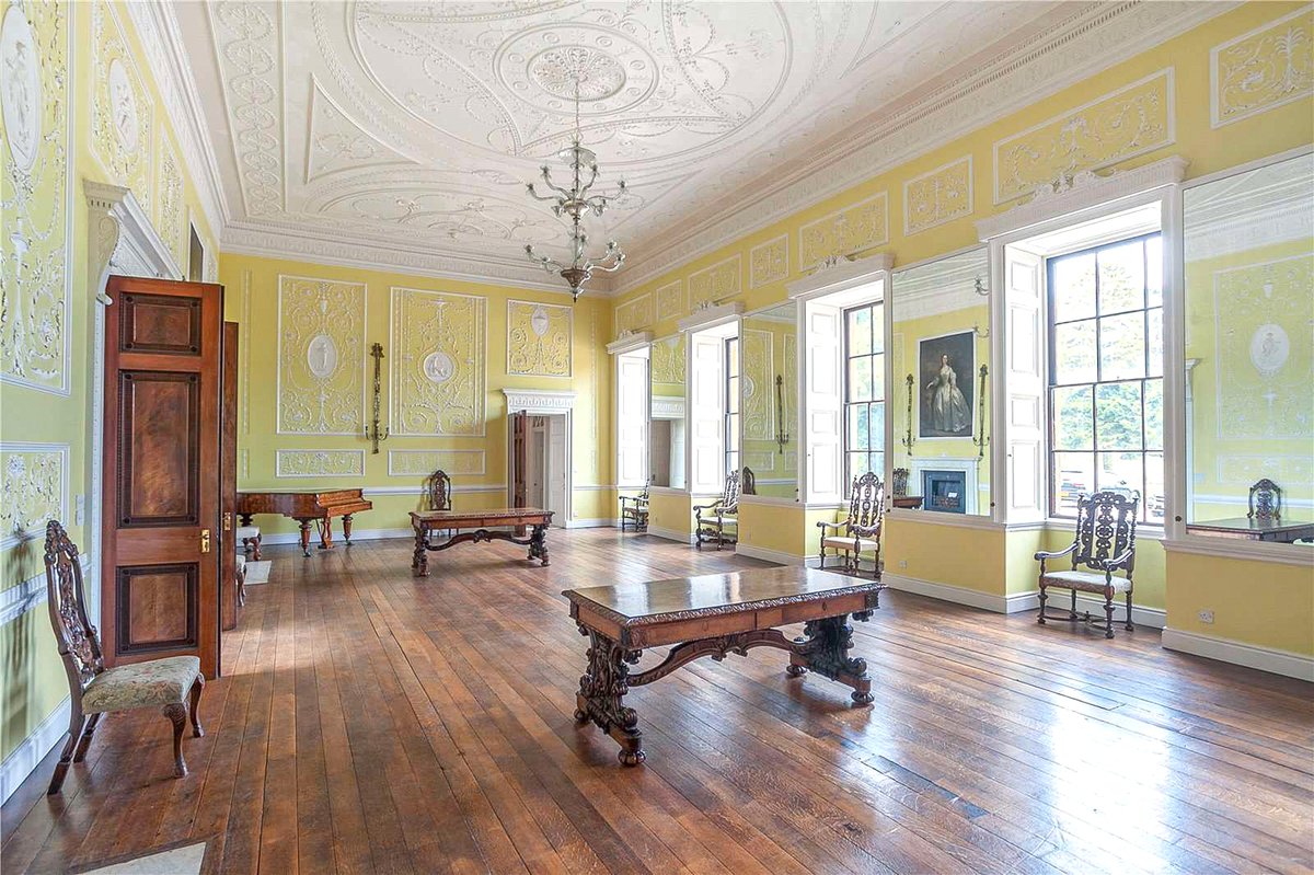 FullerSearch's tweet photo. This fabulous #penthouseapartment with #roofterrace is located in the exceptional #Jacobean Charlton Park House. The apartment provides over 2,500 sq ft, as well as a double garage. Of particular note is the magnificent 38 x 22 ft dining/drawing room and #gloriousviews. https://t.co/e5sLKcq3yA