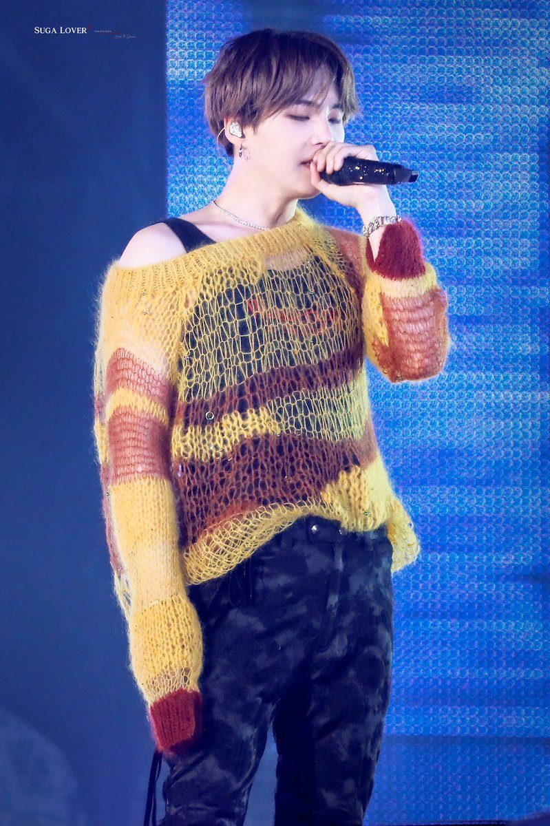 alicatcrumbcake's tweet photo. #bts #sweaterpaws https://t.co/FUQCZi0gHG