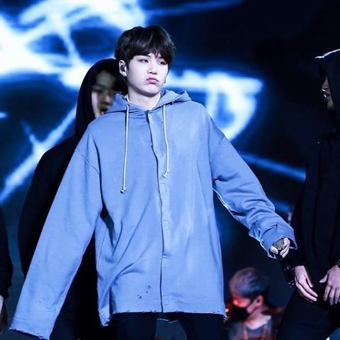 alicatcrumbcake's tweet photo. #bts #sweaterpaws https://t.co/FUQCZi0gHG