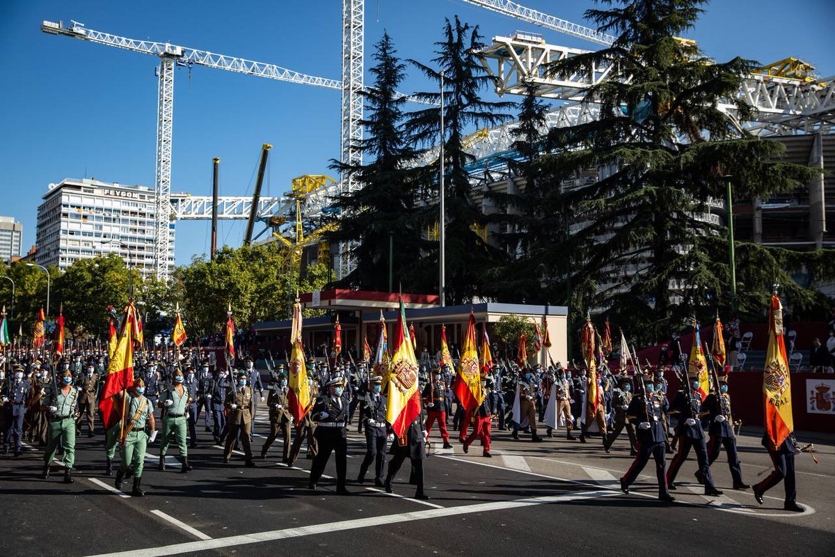 InesArrimadas's tweet photo. Ha sido un honor asistir a los actos conmemorativos de este #12Octubre. Impresionante la @patrullaguila y el conjunto de nuestras Fuerzas Armadas, con SM el Rey Felipe VI al frente. Somos un gran país 🇪🇸

#FiestaNacional #desfilemilitar2021 https://t.co/8pa66ntfw5