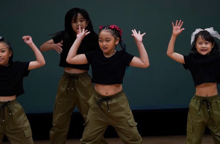 smoupy's tweet photo. 😍😍😍
今❗️ダンス学生が熱い🔥

見よっ❗️九州学生ダンスのパワー❣️

九州の地元企業は"ダンス学生"を
熱烈に応援してます❗️
#麻生塾
#九州電力
#九電工
#QTnet
#安川電機
#筥崎宮
#TNCテレビ西日本
#福岡SUNS
#福岡県
#佐賀県
#大分県
#教育委員会 https://t.co/hDjAPMPaVu