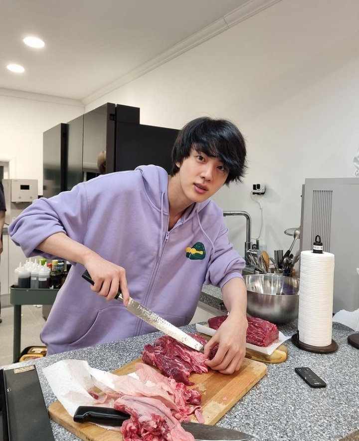 btsfacc's tweet photo. Jin Weverse Güncellemesi;

*Weverse'ye In The Soop 2 bölümden fotoğraf paylaştı. https://t.co/talp5NJdJS