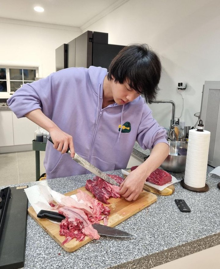btsfacc's tweet photo. Jin Weverse Güncellemesi;

*Weverse'ye In The Soop 2 bölümden fotoğraf paylaştı. https://t.co/talp5NJdJS