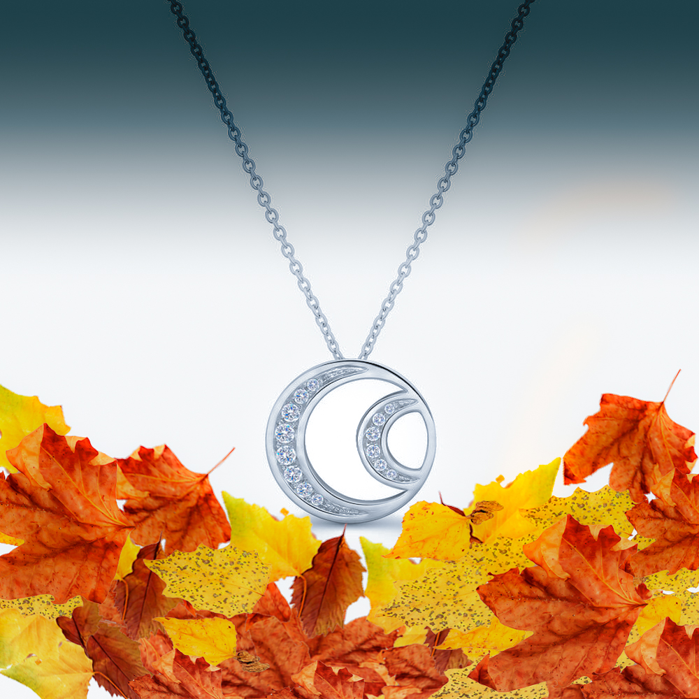 cjamesjew's tweet photo. The moon pendant  avalible in store #tuesdaymotivations #Autumn #autumnleaves #diamonds #whitegold #diamondmoon #fall https://t.co/U0QGj7YMvy
