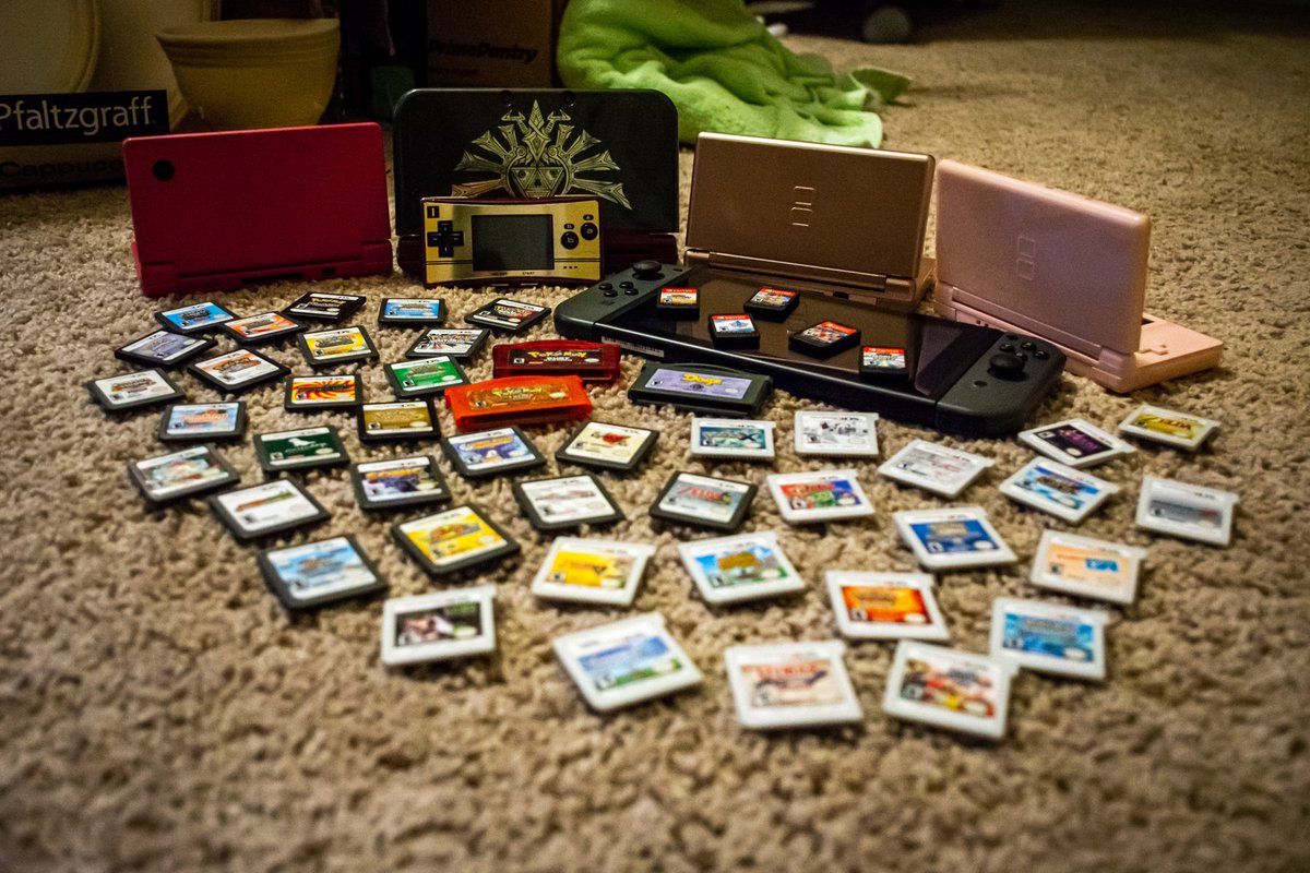 Thanks <a href="/ScottTheWoz/">Scott Wozniak</a> for informing me that my #GameBoyMicro that I got for Christmas in 2005 is a special edition~