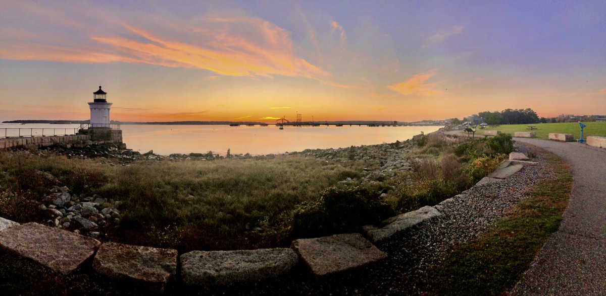 maria_manning4's tweet photo. Happy Tuesday from #BugLighthouse @WMTWTV #tuesday #mainemorning #mainesunrise https://t.co/5qEfdMpvdj