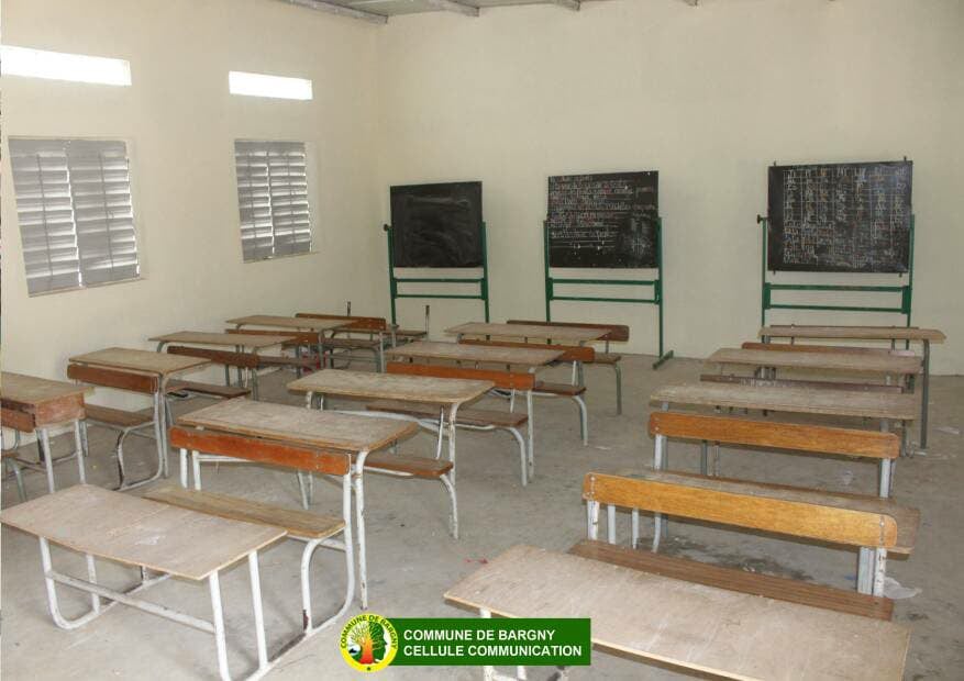 CommunedeBargny's tweet photo. RENOUVEAU DU BATI SCOLAIRE 2015-2021: Des classes, des murs de clôture et des toilettes https://t.co/LhHegD77tL https://t.co/9WRcUYtuul