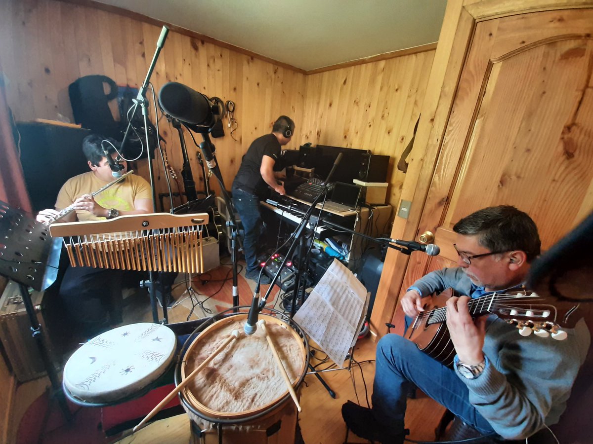 KutralMapu's tweet photo. Felices de volvernos a reencontrar para nuestro próximo concierto. @AndresTapiaRoj1 @marytta1 https://t.co/C3CKgZP4Ip