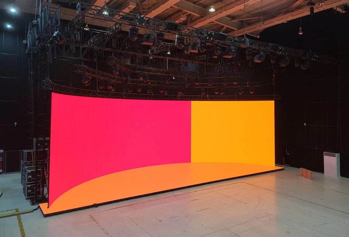 ROE_Visual's tweet photo. Have a glance at NP XR stage in South Korea! Composed of Black Pearl BP2 and Black Marble BM4 panels, the LED wall is ready to offer an immersive production environment that meet your high expectations.
Learn more: https://t.co/HybnzYlATk
#virtualproduction #NPstudio #roevisual https://t.co/OJ2qtqff4T