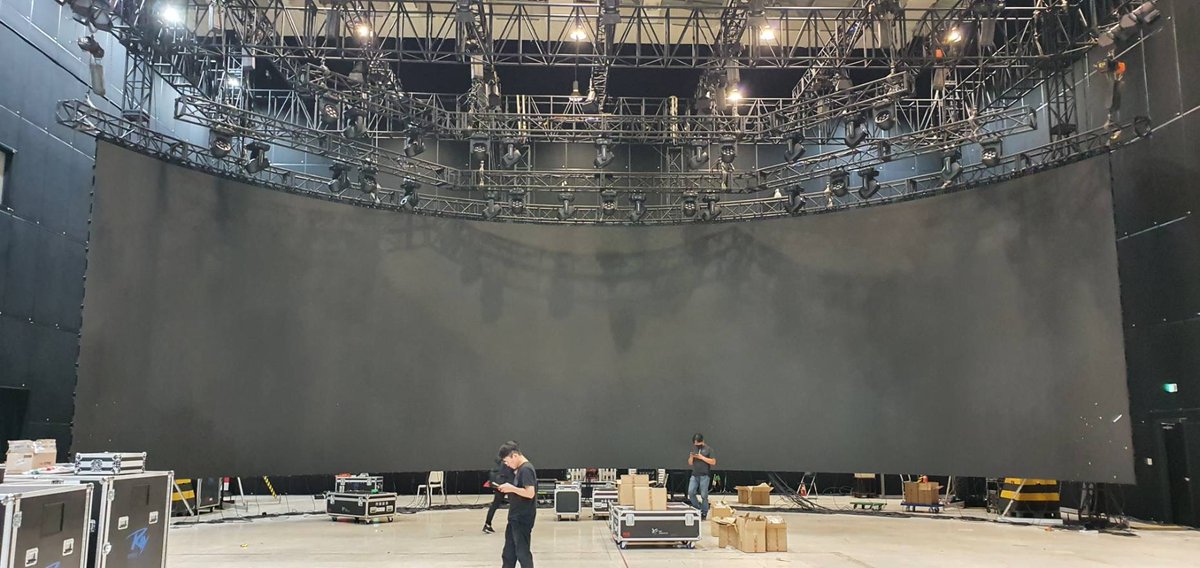 ROE_Visual's tweet photo. Have a glance at NP XR stage in South Korea! Composed of Black Pearl BP2 and Black Marble BM4 panels, the LED wall is ready to offer an immersive production environment that meet your high expectations.
Learn more: https://t.co/HybnzYlATk
#virtualproduction #NPstudio #roevisual https://t.co/OJ2qtqff4T