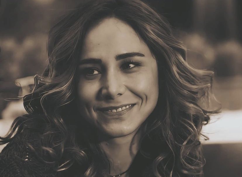 Poyrazkar4yel's tweet photo. “Bir insanın sadece yüzüne bakarak dünya daha güzel bir yermiş gibi hissetmenin mümkün oluşu.” https://t.co/bvVUUbzL0K