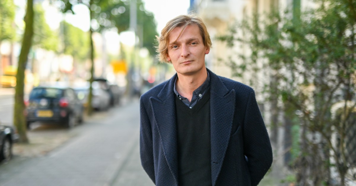 Complotdenkers kiezen welbewust voor de leugen, volgens filosoof Cees Zweistra. Zij ontdekken dat ze zo het politieke debat kunnen domineren. Maar het laat mensen de verkeerde kant uit rennen, weg van werkelijke problemen in de samenleving.

brainwash.nl/bijdrage/filos…