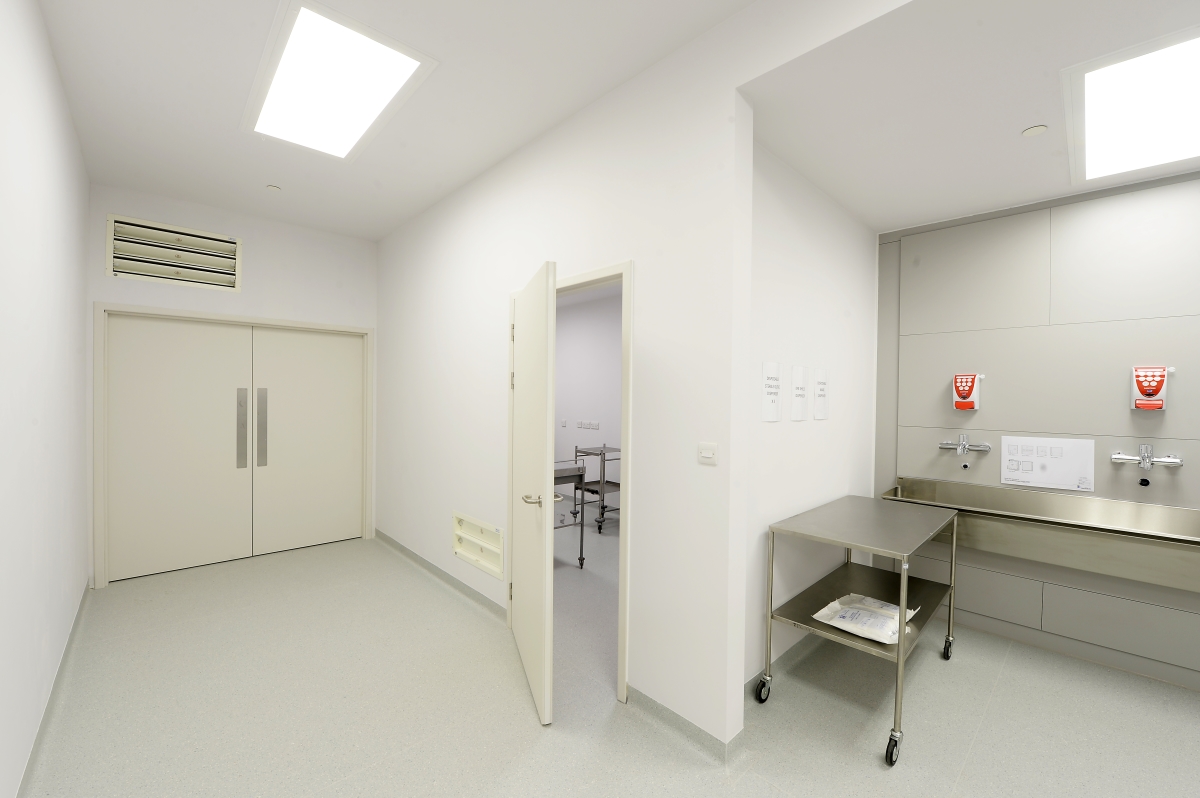 Got a question about air flow rates? Our experts have 50 years combined experience in designing air flow regimes for operating theatre departments for NHS Trusts and private healthcare providers 👍 Get in touch via sales@apreco.com #healthcareconstruction #hospitalconstruction