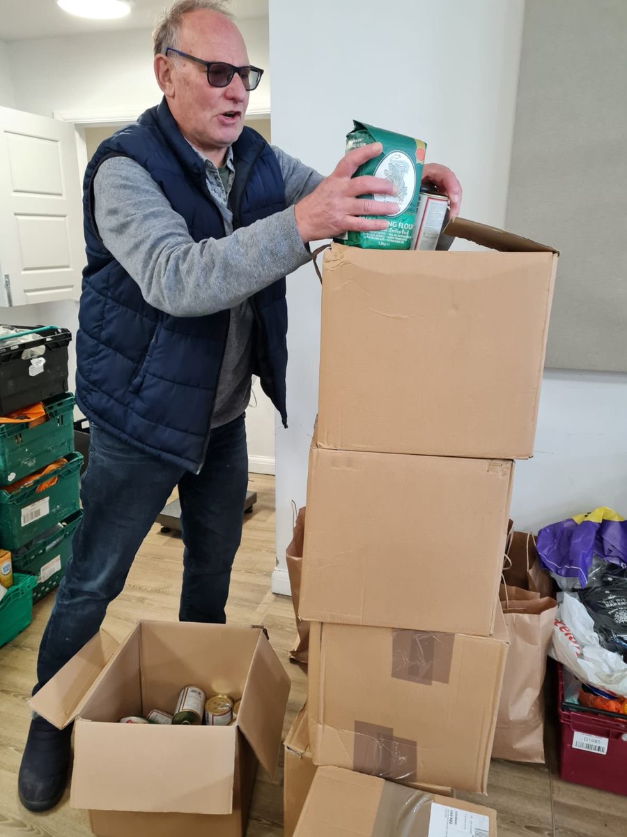 BarnetWft's tweet photo. Eric lipshaw from the Barnet Walking Football Team delivering 8 boxes of food to our friends at the Colindale Food Bank ,superstars in our community ๐โฝ๏ธ๐
โNot just A @WalkingFootball Teamโ
@ColindaleFB @ColindaleGarden
#WeAreNotSpectators @daddytheref
@BarnetFC https://t.co/K7cLPywUiT