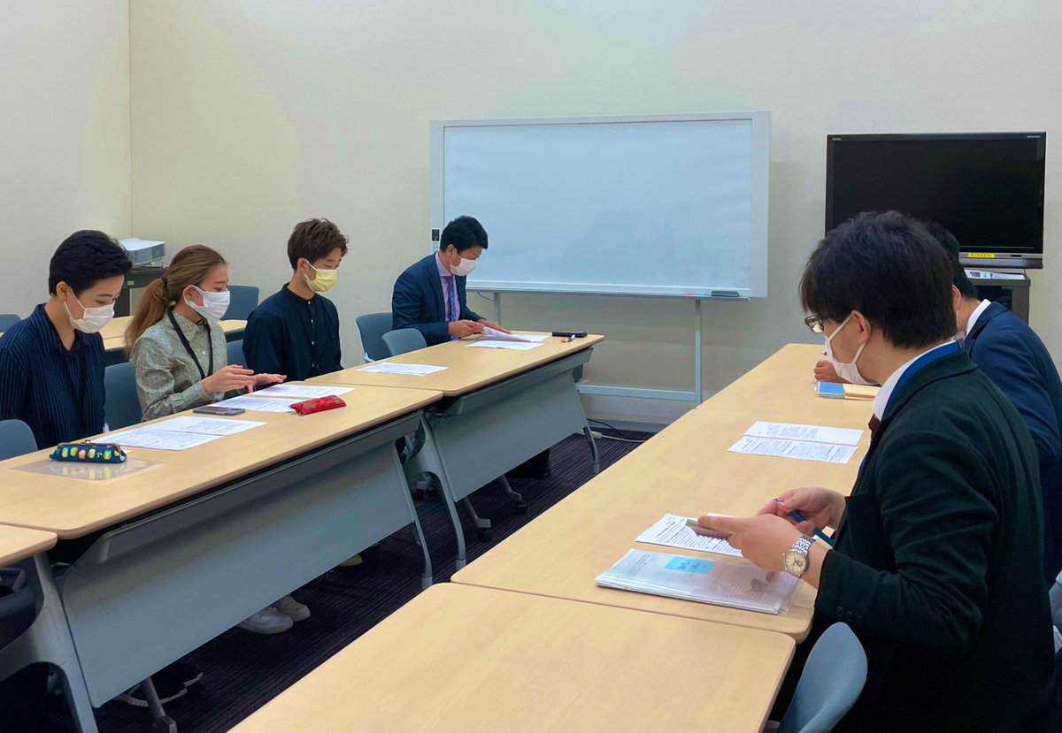 FREE20180913's tweet photo. 本日は立憲民主党参議院の石川大我議員と文科省要請を行いました！
資料をお渡しし、意見交換も行うことができました。
これからもアンケート調査等を行って実態を可視化し、結果報告を行いたいと思います。
今回は貴重な機会を頂き、ありがとうございました。

#文科省要請 https://t.co/58dqFvbd1p