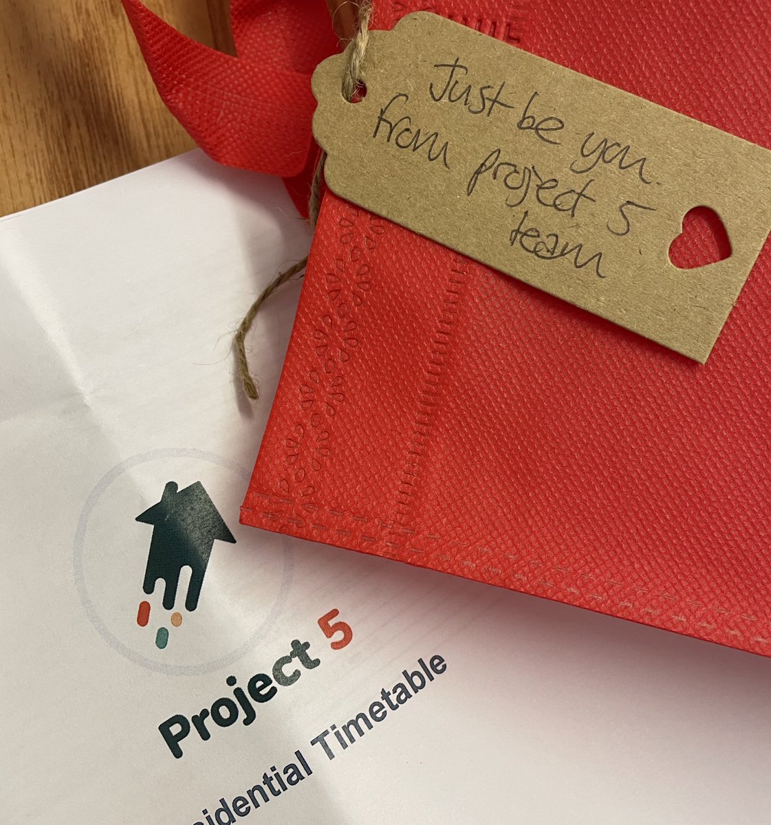 TLFtweet's tweet image. We’re getting settled in at @TraffordHallTrg with @petrus_cmty and our #Project5 group. 

For some of our participants this is the first time away from home. We know this is going to be a special experience!

It’s all about the little things - like these welcome gift bags ❤️