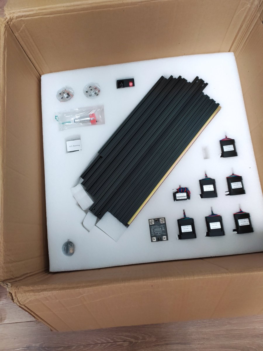 OpenWebdesign's tweet image. Vánoce v říjnu :-) Voron 2.4 300 mm kit od Formbotu. Jen zapomněli vyměnit V6 hotend za Dragon High Flow, který jsem si přiobjednal. Ale to je drobnost, která se vyreklamuje.