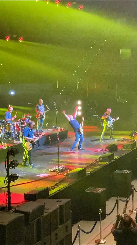 _ClaudiaCarla's tweet photo. Ayer mi pequeño y yo 🤰🏻🥰 fuimos a ver a los chicos de #LaEsquinaDeRowland ¡¡¡Incombustibles!!!! 🎤💪🏼😎@DavidSummersHG @Dani_Mezquita @rafahg @JaviMolinaHG @HombresG #Pilares21 #Zgz @sisalloSanJuan https://t.co/vVtDf71XMO