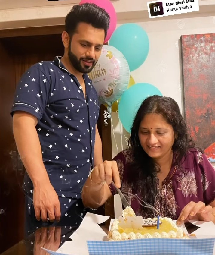 Barbie23__'s tweet photo. Wishing you a very happy birthday geeta aai, may god blessed you with lots of love and happiness.....

HAPPY BIRTHDAY GEETA AAI https://t.co/EGYVOFhBZH