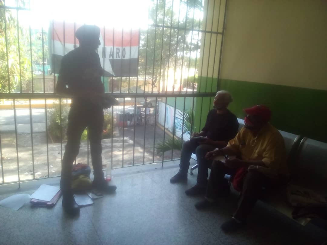 Tupamaromunici1's tweet photo. La Direc.Mcipal del MRT Mcpio Simón Bolívar realizó un círculo de estudio, 2da Capsula, Ideologica Formativa por el Responsable de Formacion: Hernan Aray participando la estructura Politica realizando el PNIS cada vocero exponiendo sobre el simulacro del pasado Domingo 10/Oct https://t.co/CQ78RXoJkS