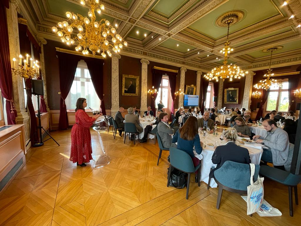 🔵🔴 Présentation à la #presse des 3️⃣0️⃣ proposions des #Notaires du #GrandParis pour un #habitat accessible et de qualité.
📍Intervention de Michèle RAUNET, #notaire à Paris chez <a href="/CheuvreuxNot/">Cheuvreux</a>, pour la fluidité des procédures.
⬇️ VOIR LES PROPOSITIONS ⬇️
fr.calameo.com/account/privat…
