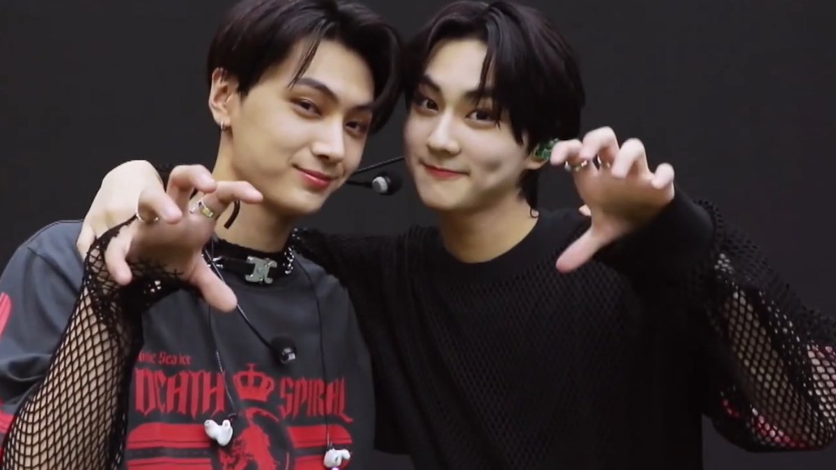 leadernimwonwon's tweet photo. Rawr, uh-hmkay jaywon https://t.co/PUHn3snDJ0