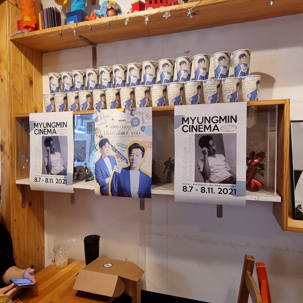 p0o_10's tweet photo. 실은 아직도 카페 이름 못외워서 복붙하고있답니다 후후 지유..지유가오카..응응
제가 카페사진을 많이 못찍었어요..
그래도...눈으로 많이 담아뒀어요ㅜ
총대님 너무 고생많으셨어요 아무리 생각해도 너무 대단하고 멋져요💜💚💙💋

#김명민을_사랑하는_1008가지_이유
#1008_things_I_love_about_you https://t.co/my5OvVmbrK