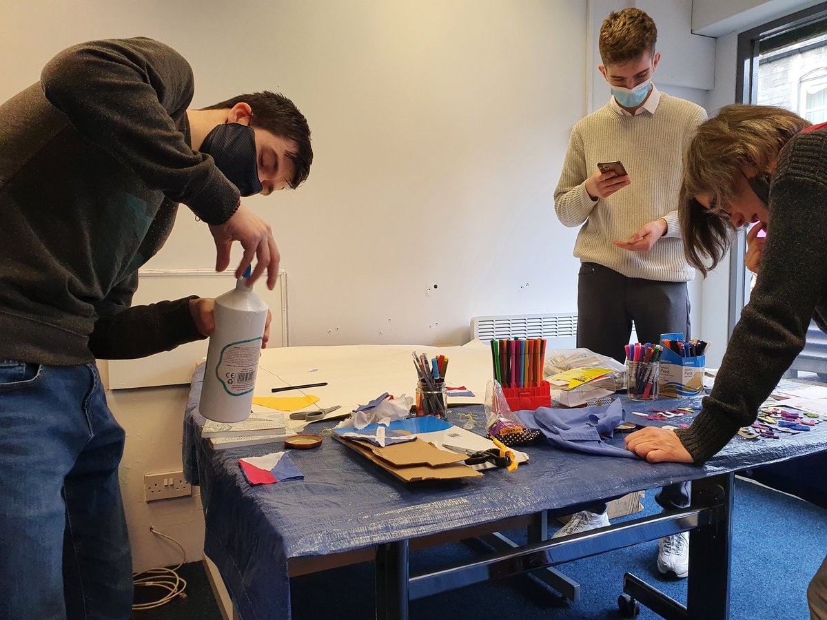 CSREC_EEO's tweet photo. The Equality team hard at work creating our Collage at CTSI in Alloa.

Come along to 27 high street Alloa to give us a hand!

We have free food and we're here till 3pm https://t.co/69UmEGXxek