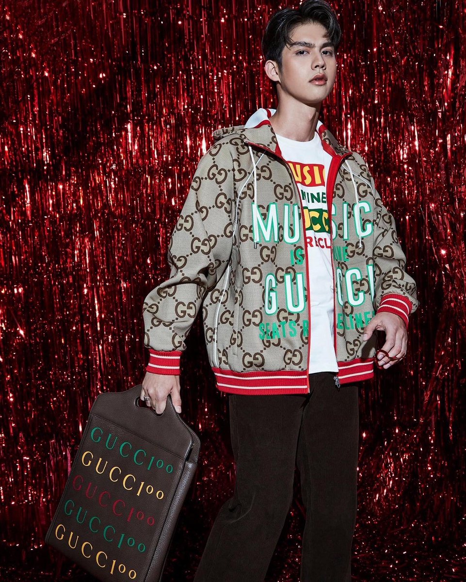 Public_Hit's tweet photo. Gucci ฉลองครบรอบ 100 ปีกับคอลเลคชั่น #Gucci100 เชื่อมโยงแฟชั่น และดนตรี ให้รำลึกถึงอดีตผ่านเพลงที่กล่าวถึง Gucci ตั้งแต่ปี 2464 จนถึงปัจจุบัน ชมได้ที่ Gucci 100 Pop-Up ชั้น M, Hall of Fame สยามพารากอน วันนี้- 24 ต.ค.64
#bbrightvc #kitb #yossiebistro #jaylerr #PublicHit_PR https://t.co/JjKzqoVtUH